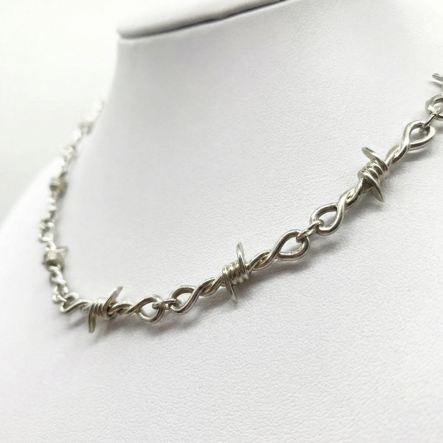 M1-Barbed Infinity Chain