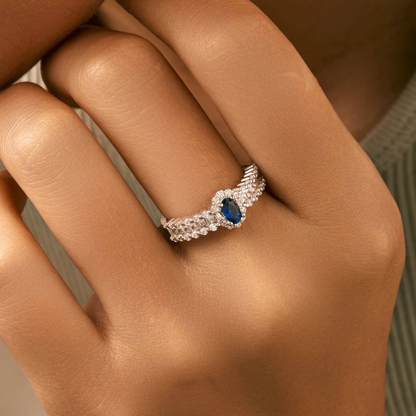 925 Sterling Silver Sparkling Royal Blue Oval CZ Ring